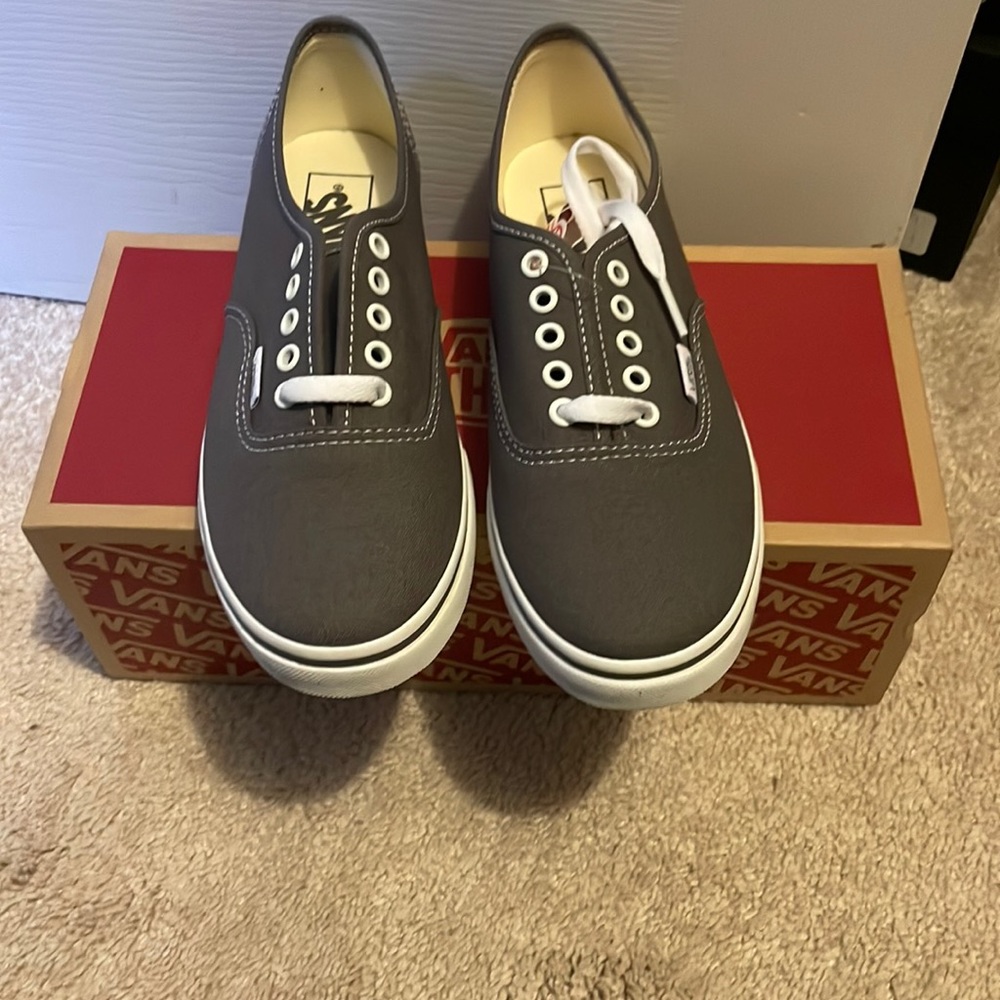 BRAND NEW vans lo pro